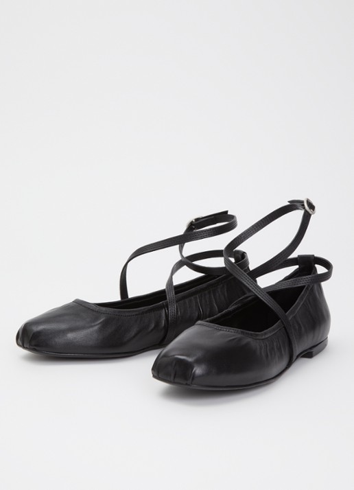 ba&sh Calda ballerina van lamsleer - detail 2 zwart