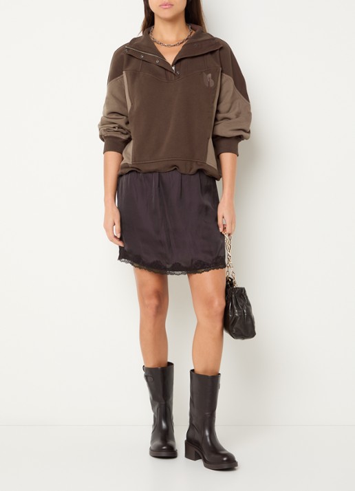 ba&sh Cesaria mini rok van satijn met details van kant - voorkant 3 aubergine