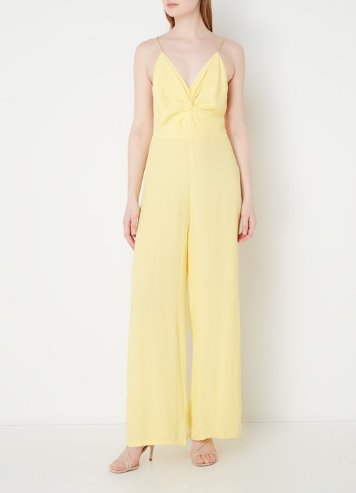 Ba&sh Fifia wide fit jumpsuit met kettingdetail en rugdecolleté - detail abrikoos