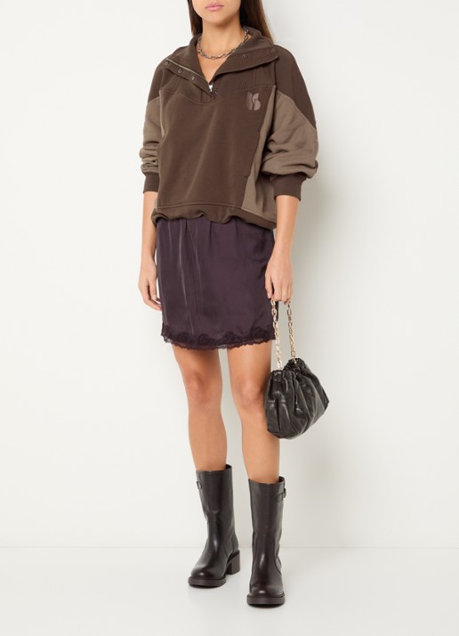 ba&sh Jessy sweater met steekzakken en logoborduring - voorkant 4 chocoladebruin