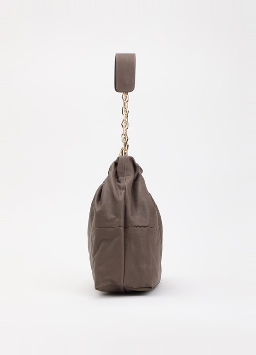 ba&sh June schoudertas van lamsleer - detail 3 taupe
