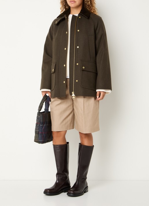 Barbour Mantel met klepzakken - voorkant 4 olijfgroen