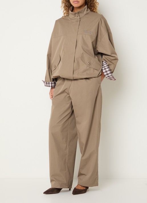 Baum und Pferdgarten High waist wide fit broek met steekzakken - voorkant 2 camel
