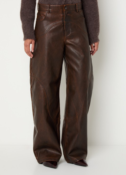 Baum und Pferdgarten Napolen high waist wide fit broek van imitatieleer met steekzakken - detail 3 bruin