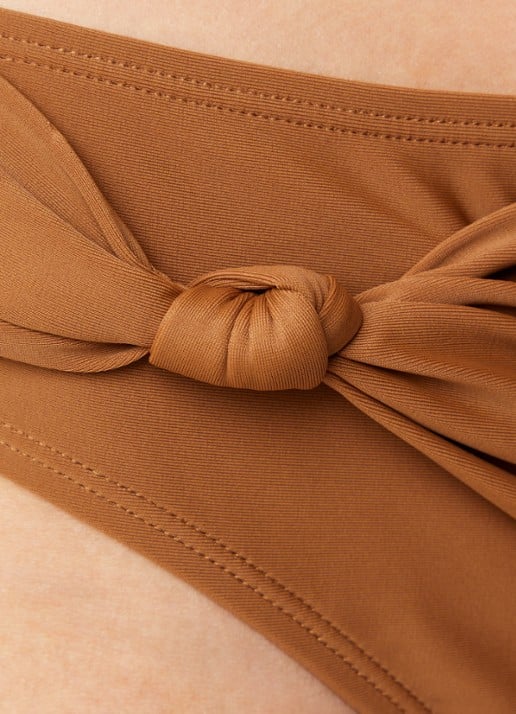 Beachlife Bikinislip met plooidetail - detail 2 bruin