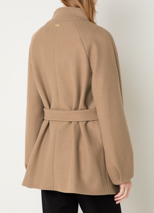 Beaumont Luella mantel met ceintuur en steekzakken - achterkant 2 camel