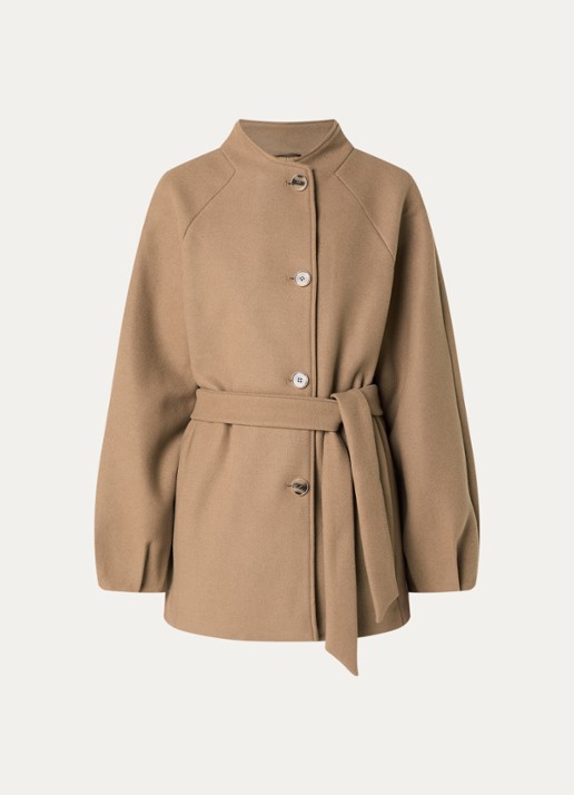 Beaumont Luella mantel met ceintuur en steekzakken - voorkant 3 camel