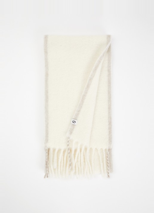 Becksöndergaard Yuta sjaal in alpaca wolblend 210 x 26 cm - voorkant 3 gebroken wit