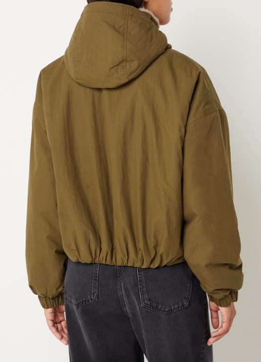 Bellerose Herna cropped jack met capuchon en ritszakken - achterkant 4 legergroen