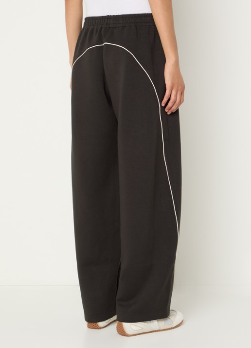 Bellerose Jelina high waist wide fit joggingbroek met steekzakken - achterkant 2 donkergroen