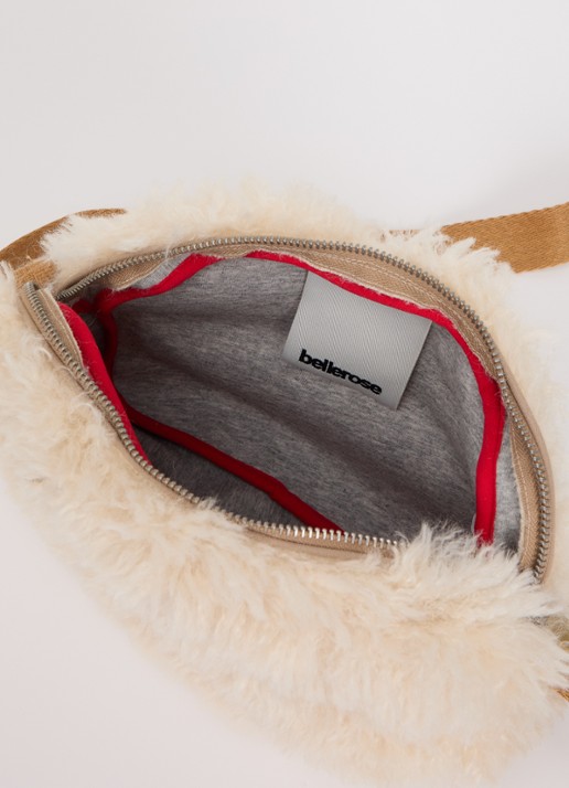 Bellerose Jila crossbodytas van imitatiebont - detail creme