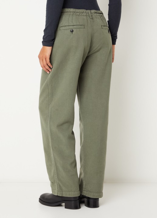 Bellerose Pace low waist tapered fit chino met steekzakken - achterkant mosgroen
