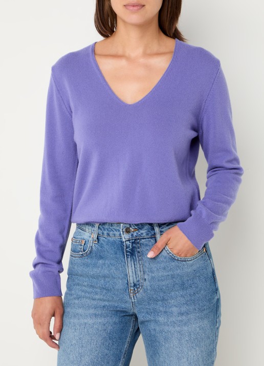 Benetton Fijngebreide pullover van scheerwol met V-hals - detail 3 lavendel