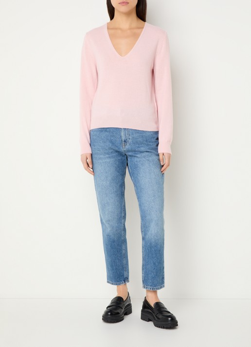 Benetton Fijngebreide pullover van scheerwol met V-hals - voorkant 2 zalmroze