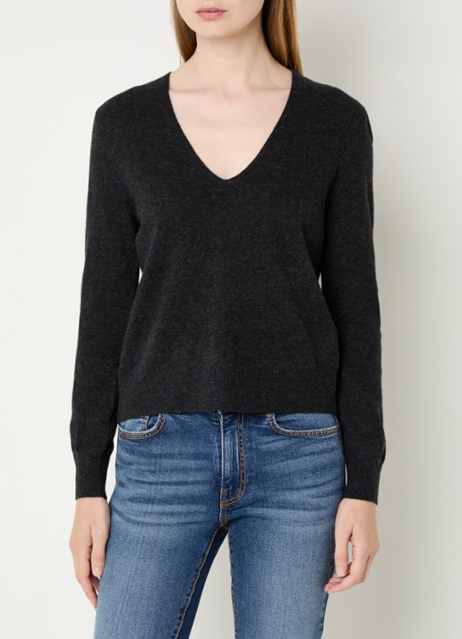 Benetton Fijngebreide pullover van scheerwol met V-hals - detail donkergrijs