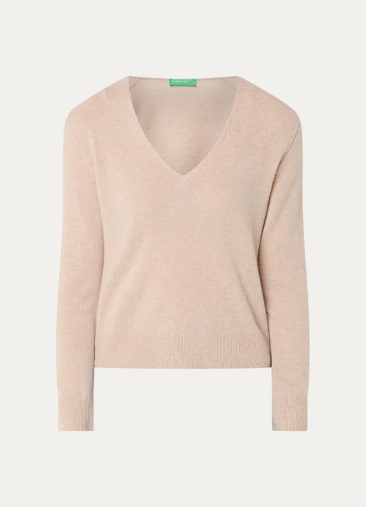 Benetton Fijngebreide pullover van scheerwol met V-hals - voorkant camel