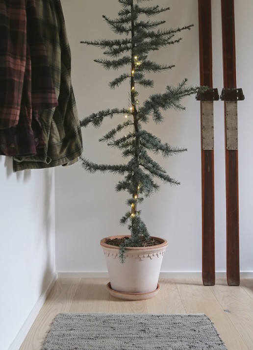 Bergs Potter Københavner bloempot voor binnen en buiten Ø30 cm - voorkant 2 donkerbeige