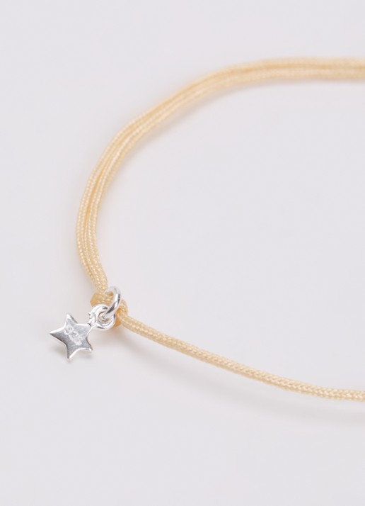 Bibi Camille Mini Butterfly Rope S armband met bedel - detail beige