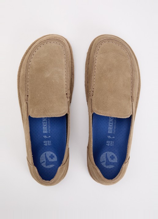 Birkenstock Narrow Fit Utti mocassin van suède - detail 4 zand