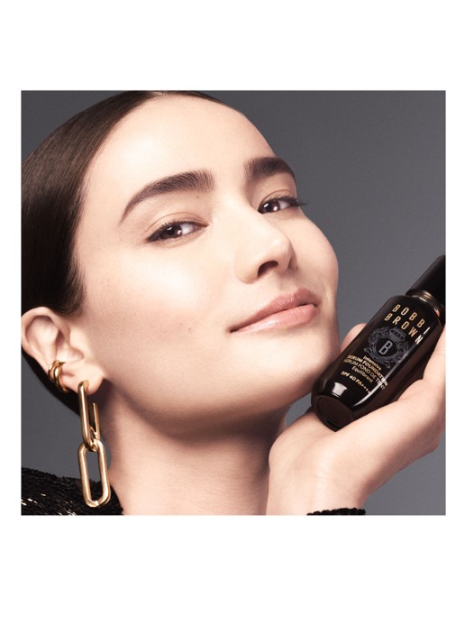 Bobbi Brown Intensive Skin Serum Foundation SPF 40 - detail 5 warm ivory