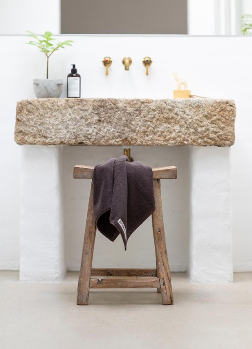 Bongusta Naram badhanddoek - 600 gr/m2 - 50 x 80 cm - detail donkerbruin