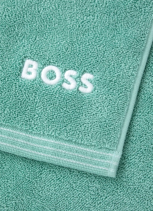 BOSS Edge badhanddoek 50 x 100 cm - voorkant 3 zeegroen