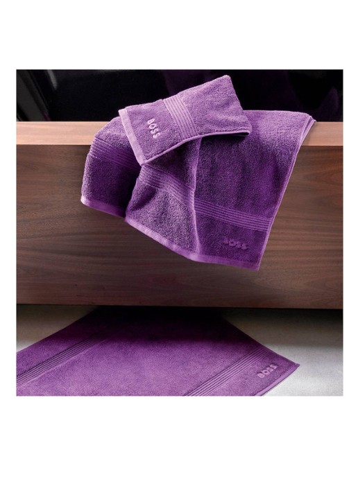 BOSS Loft badhanddoek - 700g/m² - 70 x 140 cm  - voorkant 2 paars
