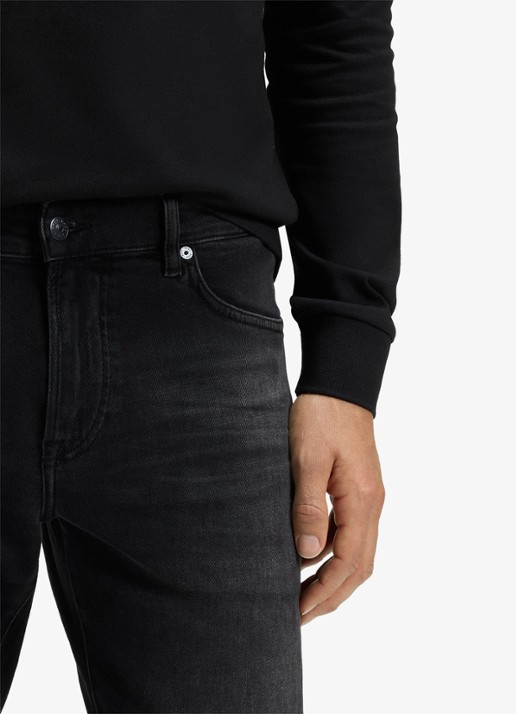 BOSS Onyx tapered jeans met gekleurde wassing - detail 6 zwart