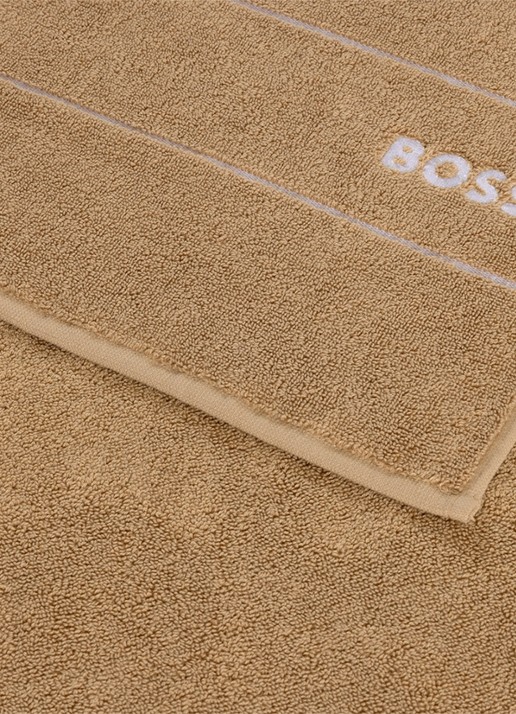 BOSS Plain badhanddoek - 600 g/m2 - 50 x 100 cm - voorkant 2 bruin