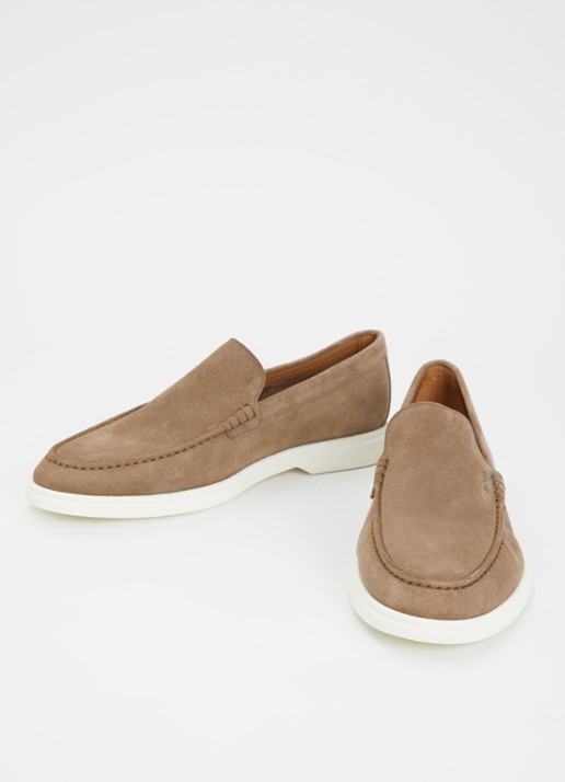 BOSS Sienne loafer van suède - detail lichtbruin