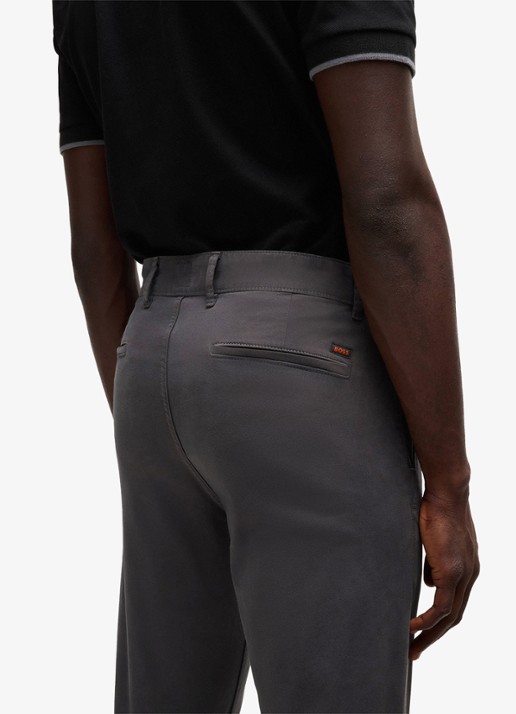 BOSS Slim-fit satijnen chino van stretchkatoen - detail 7 grey-020 / grijs