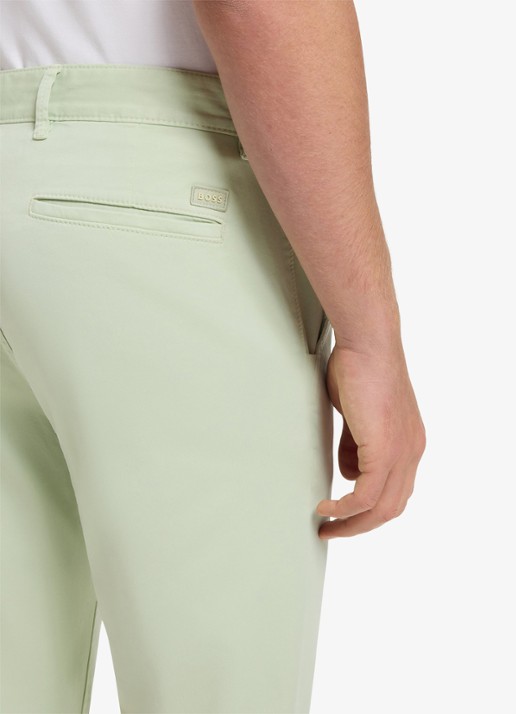 BOSS Slim-fit satijnen chino van stretchkatoen - detail 3 open green-384 / groen
