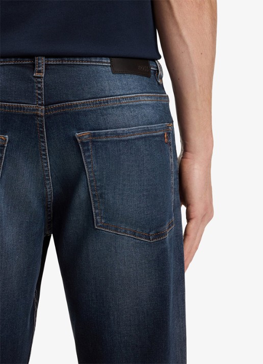 BOSS Straight fit jeans met donkere wassing - detail 5 donkerblauw