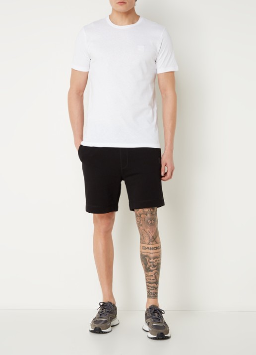 BOSS Straight fit korte broek van sweatstof met logopatch - voorkant 4 black-001 / zwart
