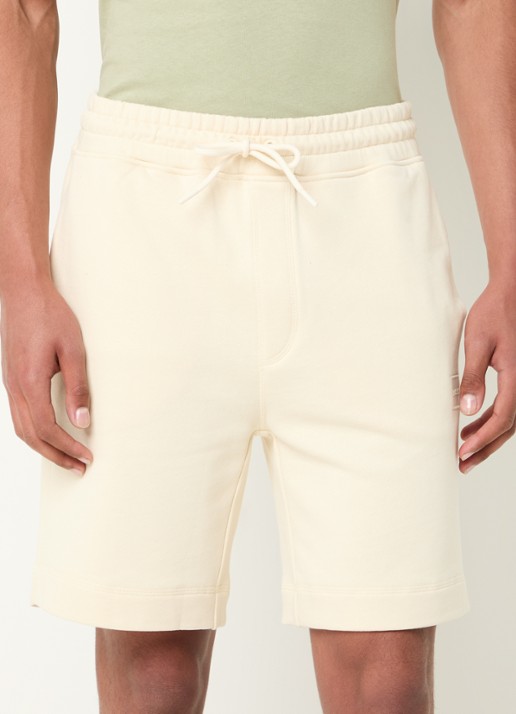 BOSS Straight fit korte broek van sweatstof met logopatch - detail open yellow-767 / geel