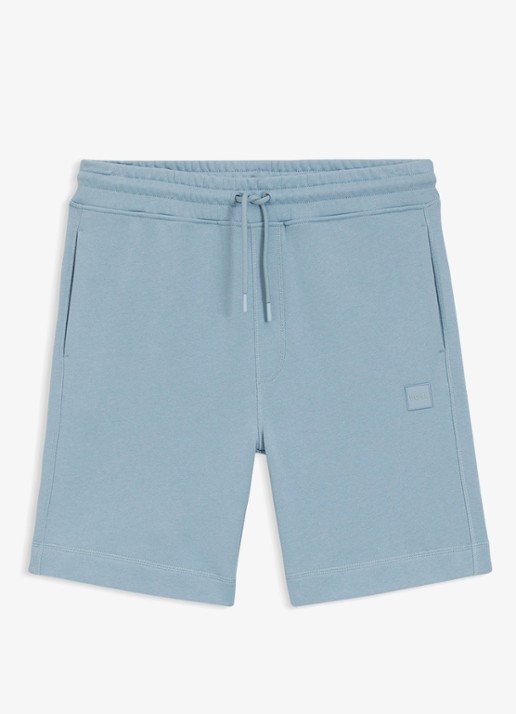 BOSS Straight fit korte broek van sweatstof met logopatch - voorkant light/pastel blue-458 / blauw
