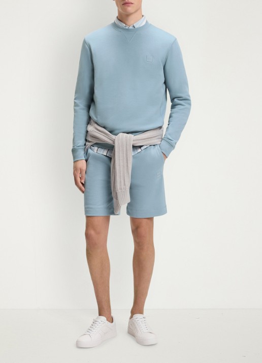 BOSS Straight fit korte broek van sweatstof met logopatch - voorkant 2 light/pastel blue-458 / blauw
