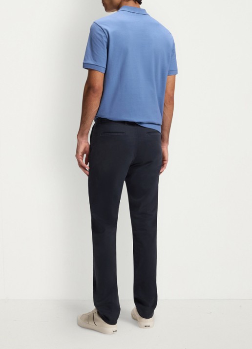 BOSS Tapered fit chino met steekzakken - achterkant 7 donkerblauw