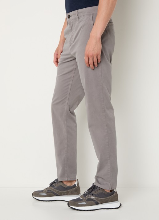 BOSS Tapered fit chino met steekzakken - detail 4 lichtgrijs