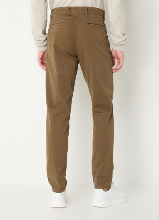 BOSS Tapered fit chino met steekzakken - achterkant mosgroen
