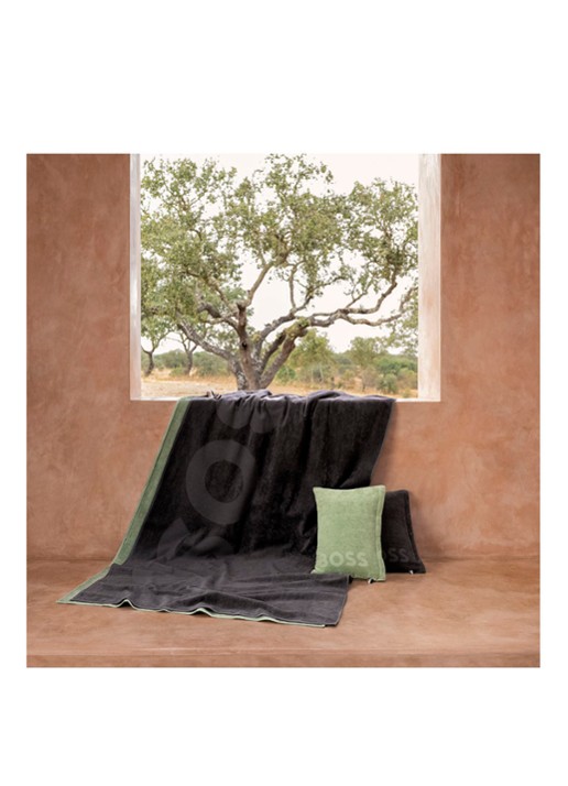 BOSS Zuma strandlaken - 420g/m² - 100 x 180 cm - voorkant 2 mosgroen