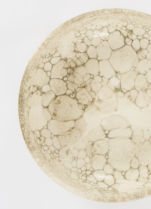 Bowls and Dishes Espuma serveerschaal 27 cm - detail bronsgroen