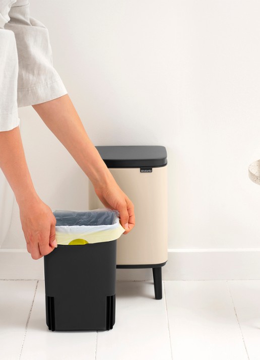 Brabantia Bo Hi prullenbak 4 liter - detail 5 beige