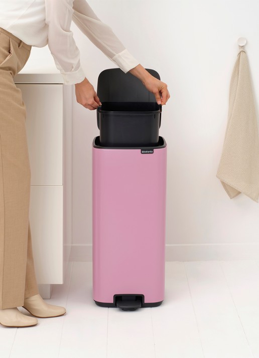Brabantia Bo pedaalemmer 30 liter - detail 5 donkerroze