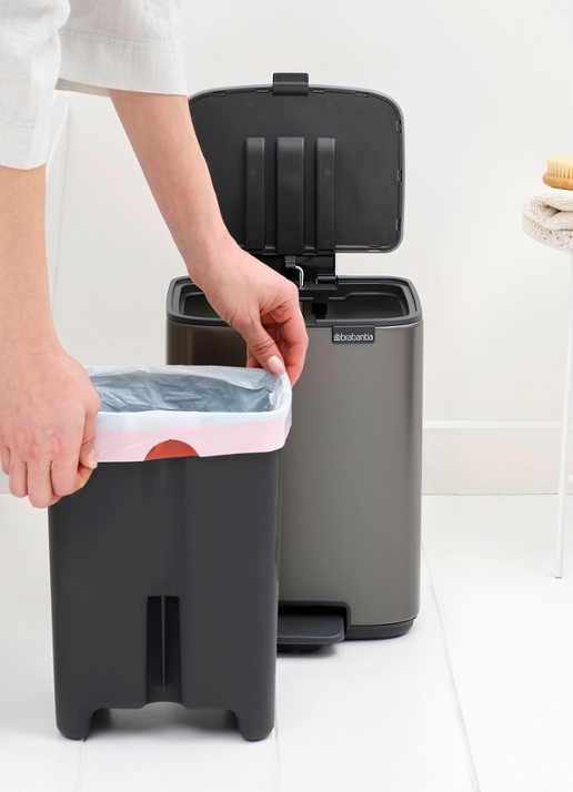 Brabantia Bo pedaalemmer 7 liter - detail 4 grijs