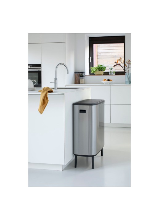 Brabantia Bo Touch Bin Hi prullenbak met deksel op pootjes 60 liter - detail 5 zilver