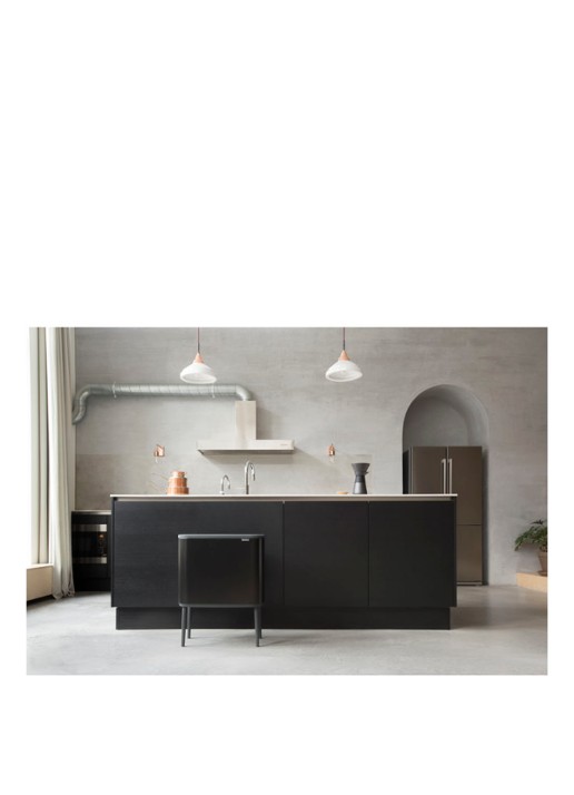 Brabantia Bo Touch Bin prullenbak met deksel op pootjes 36 liter - voorkant 2 zwart