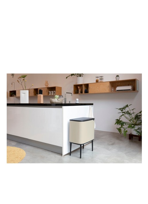 Brabantia Bo Touch Bin prullenbak met deksel op pootjes 36 liter - detail 5 beige