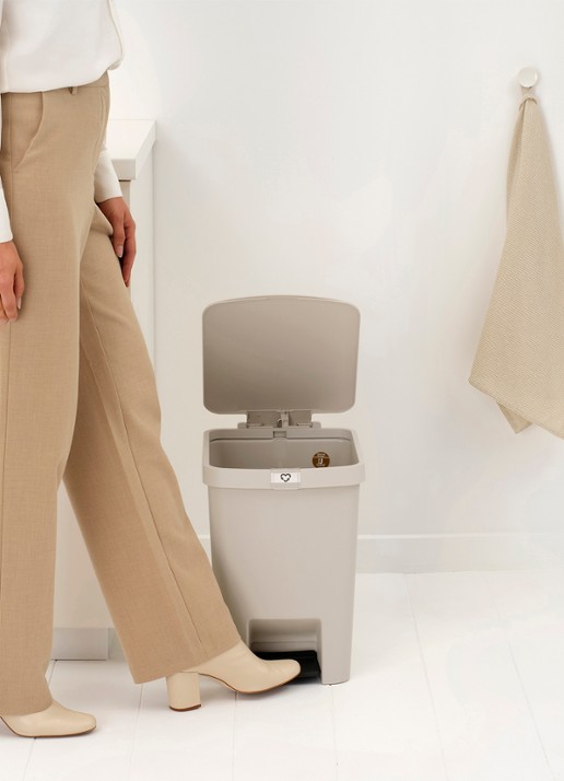 Brabantia StepUp pedaalemmer 25 liter - detail 3 beige
