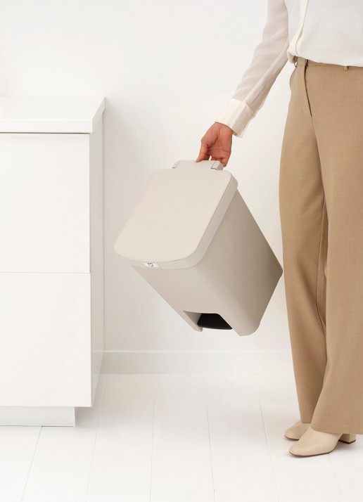 Brabantia StepUp pedaalemmer 25 liter - detail 4 beige